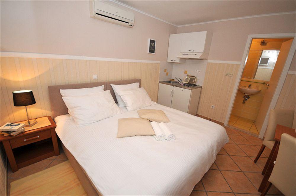 Apartments & Rooms Buble Trogir Exteriör bild