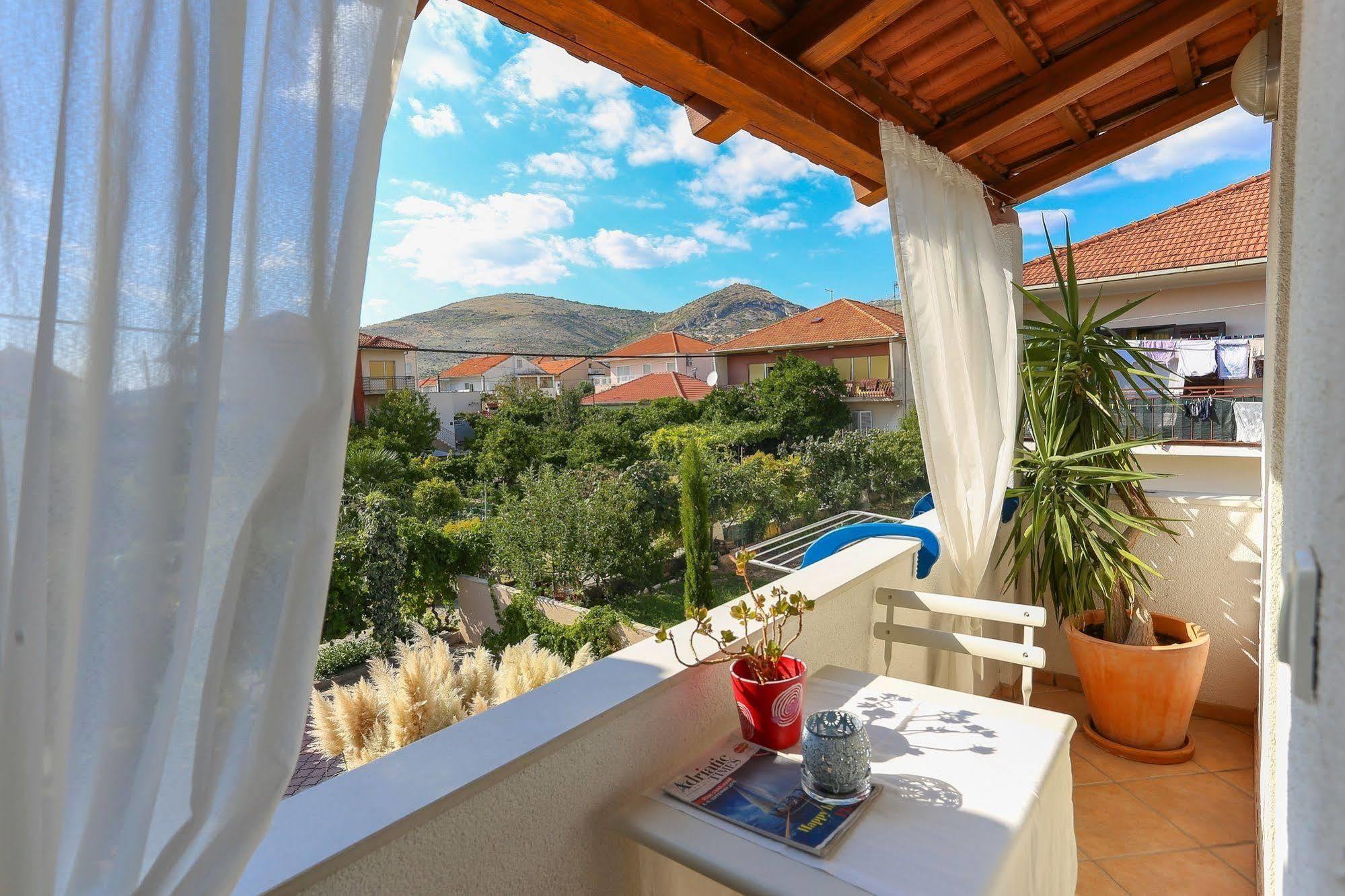 Apartments & Rooms Buble Trogir Exteriör bild
