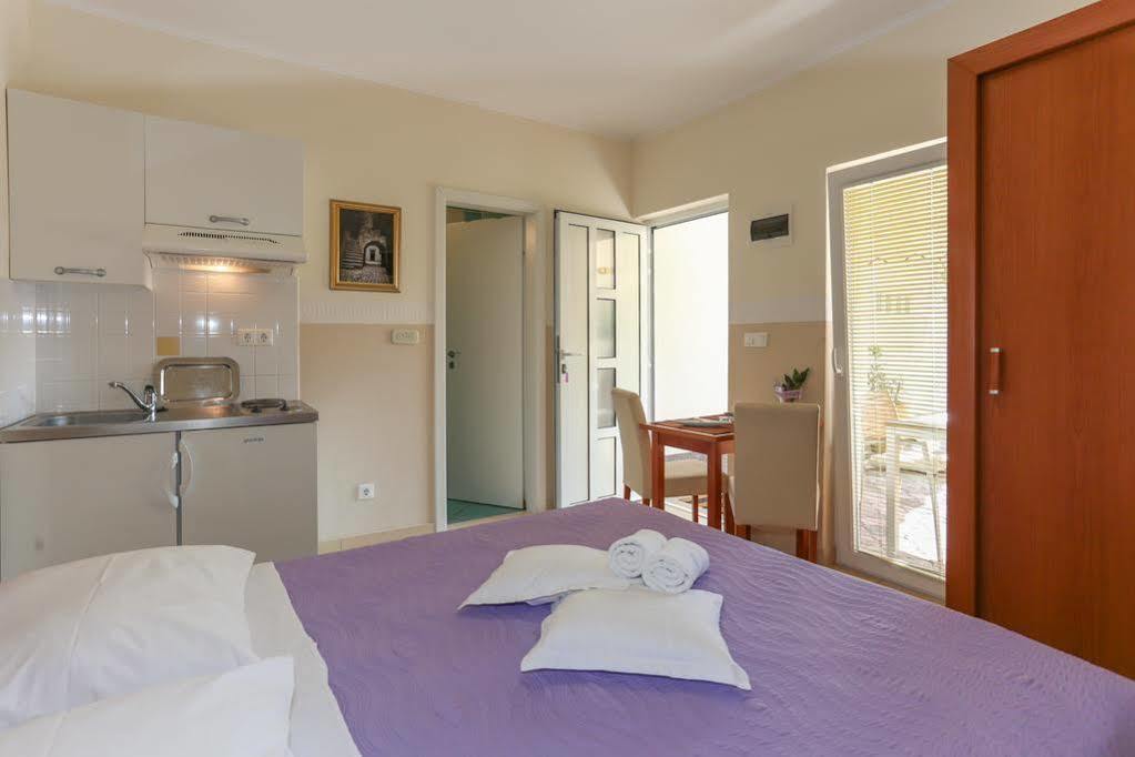 Apartments & Rooms Buble Trogir Exteriör bild